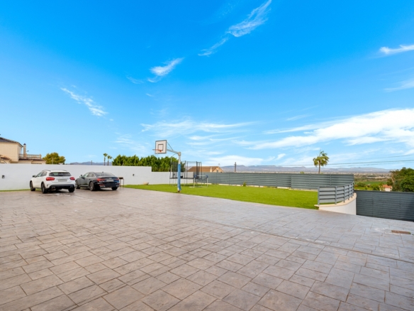 Detached Villa in Algorfa (Ref: DLF125)