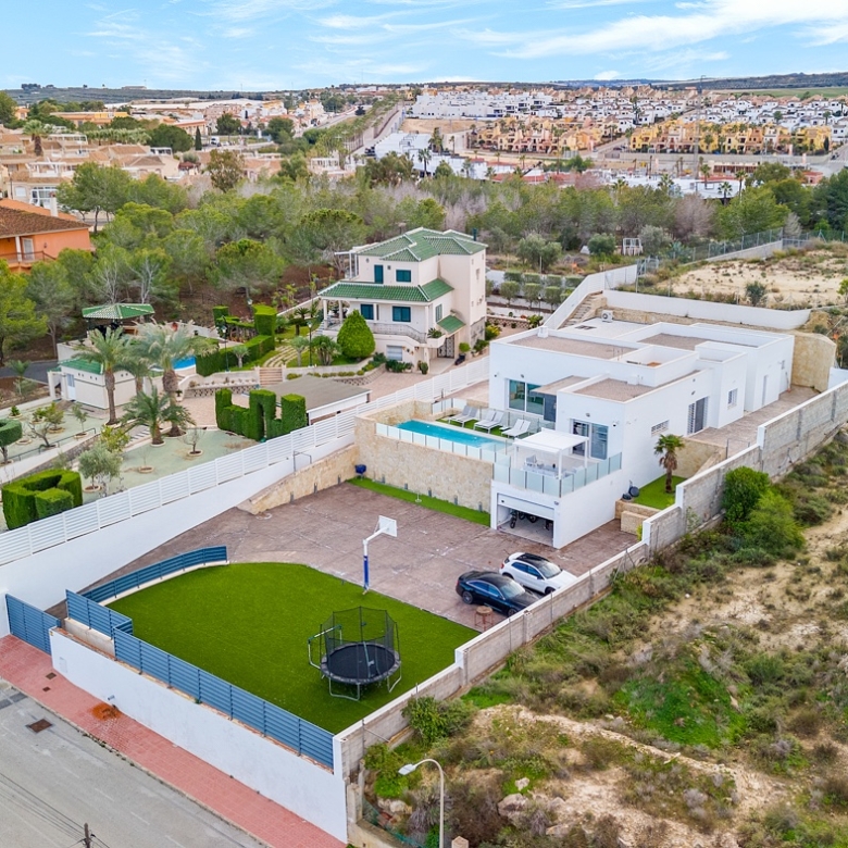 Detached Villa in Algorfa (Ref: DLF125)