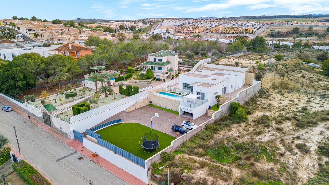 Detached Villa in Algorfa (Ref: DLF125)
