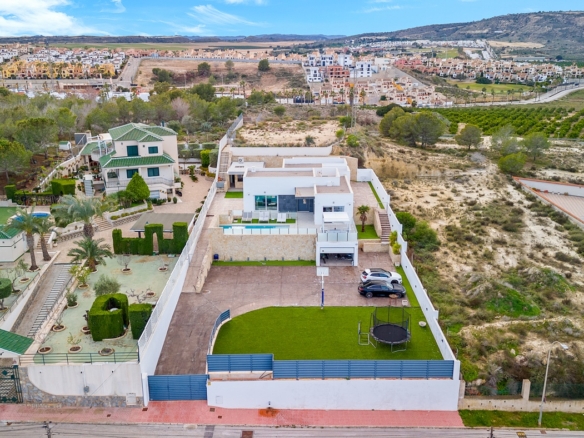 Detached Villa in Algorfa (Ref: DLF125)