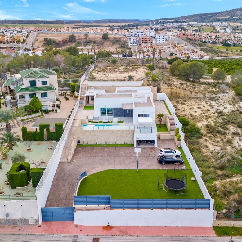 Detached Villa in Algorfa (Ref: DLF125)