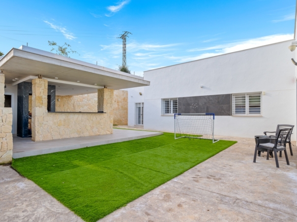 Detached Villa in Algorfa (Ref: DLF125)