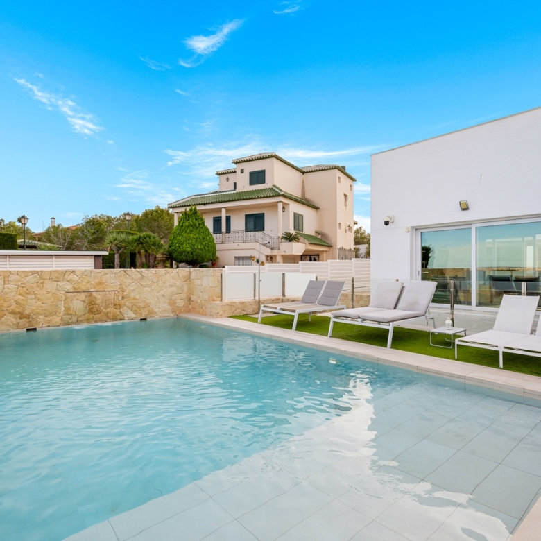Detached Villa in Algorfa (Ref: DLF125)
