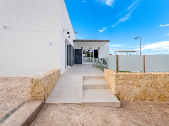 Detached Villa in Algorfa (Ref: DLF125)
