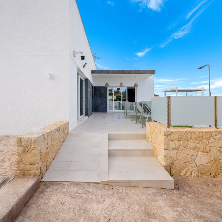 Detached Villa in Algorfa (Ref: DLF125)