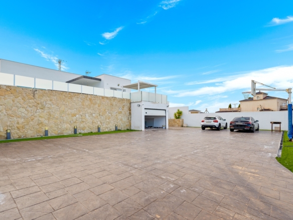 Detached Villa in Algorfa (Ref: DLF125)