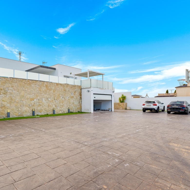 Detached Villa in Algorfa (Ref: DLF125)