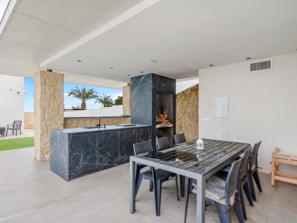 Detached Villa in Algorfa (Ref: DLF125)