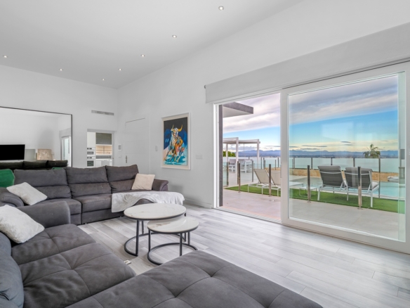 Detached Villa in Algorfa (Ref: DLF125)