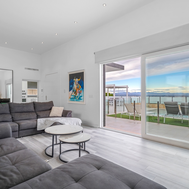Detached Villa in Algorfa (Ref: DLF125)