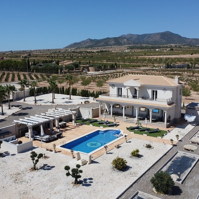 Villa in Pinoso (Ref: AM-PNLCY195)