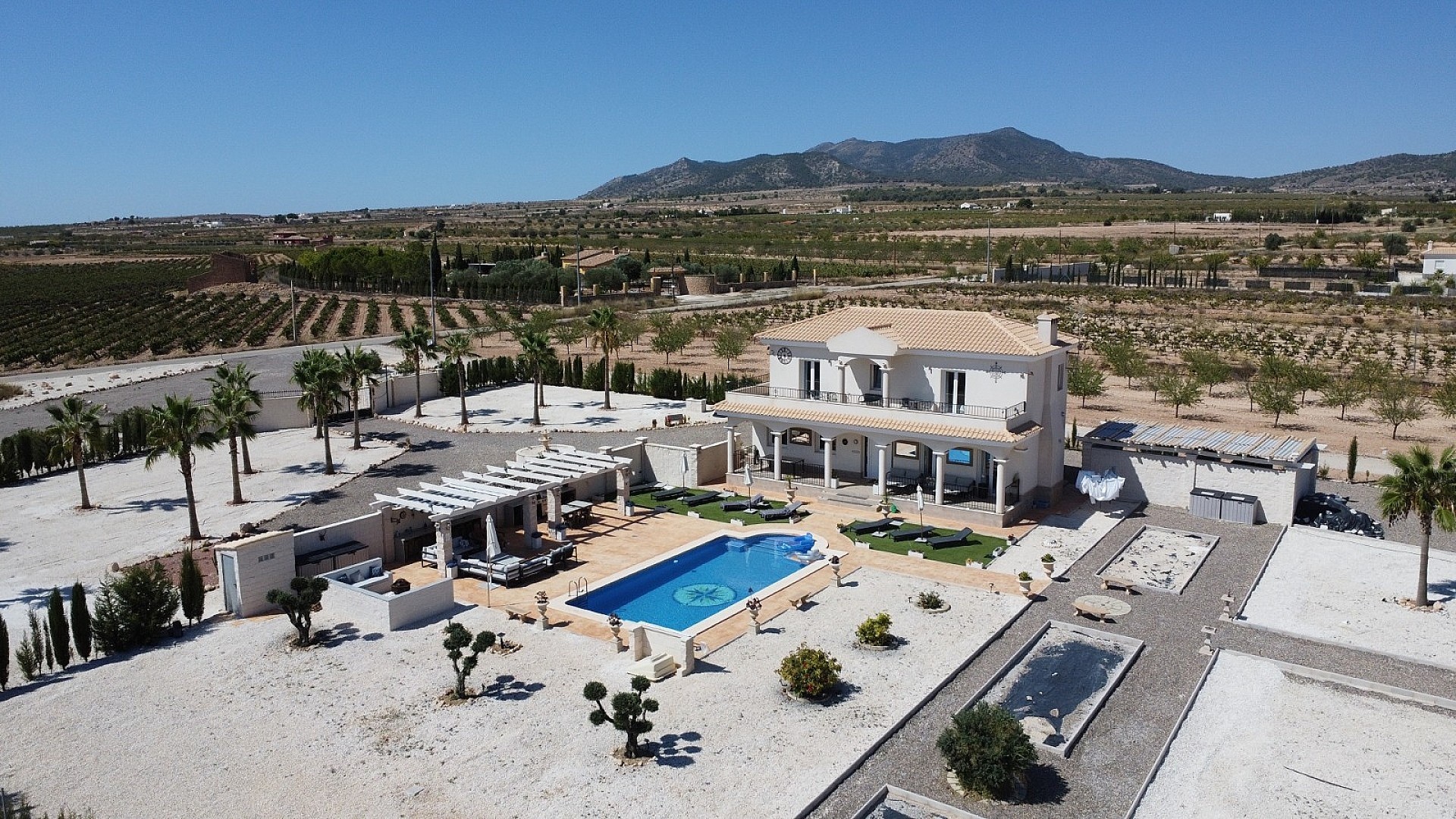 Villa in Pinoso (Ref: AM-PNLCY195)