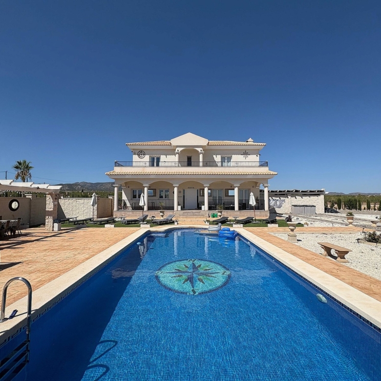 Villa in Pinoso (Ref: AM-PNLCY195)