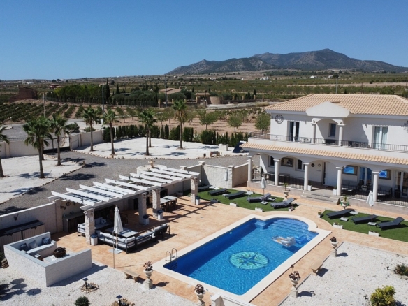 Villa in Pinoso (Ref: AM-PNLCY195)