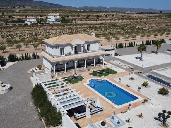 Villa in Pinoso (Ref: AM-PNLCY195)