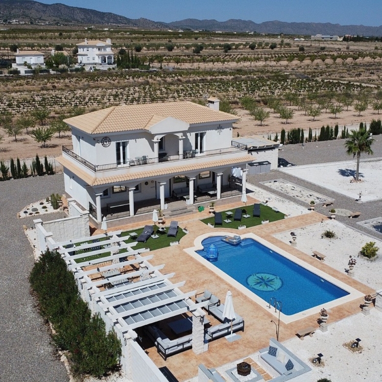 Villa in Pinoso (Ref: AM-PNLCY195)