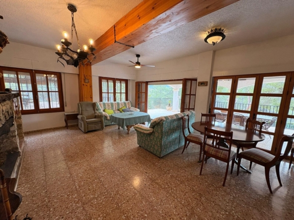 Villa in Sax (Ref: 9009 JJE7250)
