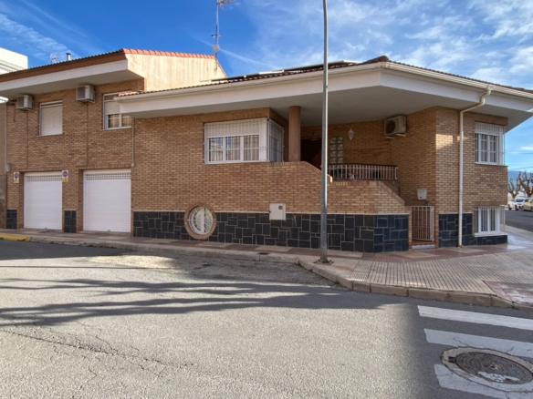 Townhouse in Sax (Ref: 23199)