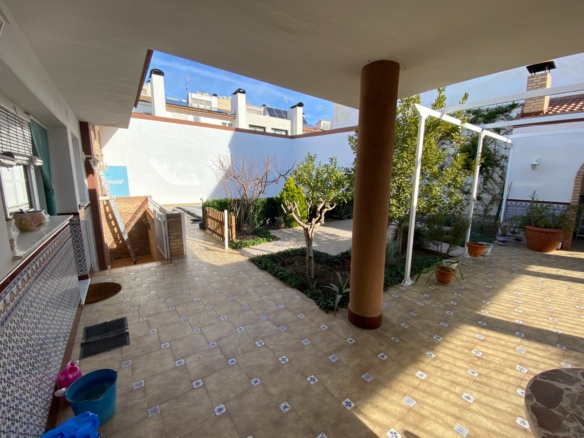 Townhouse in Sax (Ref: 23199)
