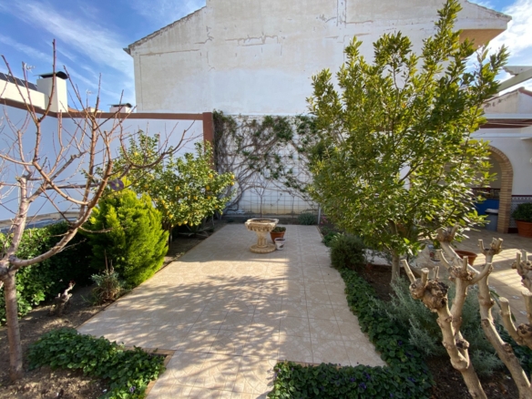 Townhouse in Sax (Ref: 23199)