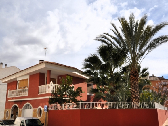 Townhouse in Sax (Ref: 3028 MTP3900)