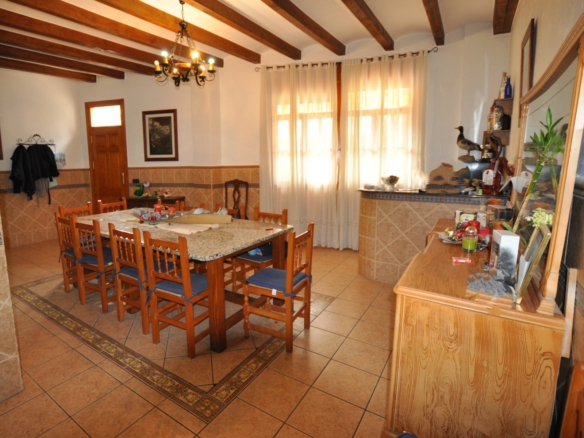 Townhouse in Sax (Ref: 3028 MTP3900)