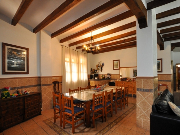 Townhouse in Sax (Ref: 3028 MTP3900)