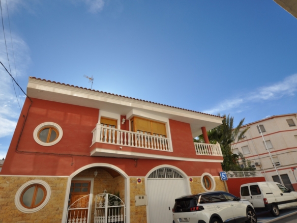 Townhouse in Sax (Ref: 3028 MTP3900)