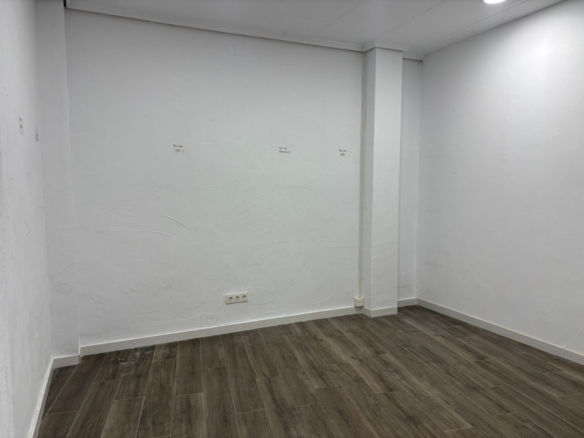 Commercial Property in Sax (Ref: 23201)
