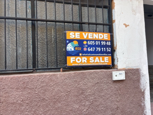 Garage in Sax (Ref: 23202)