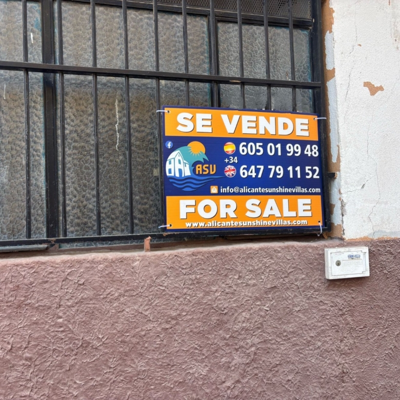 Garage in Sax (Ref: 23202)