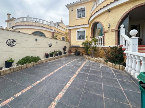 Villa in Monforte del Cid (Ref: 3016 2494)