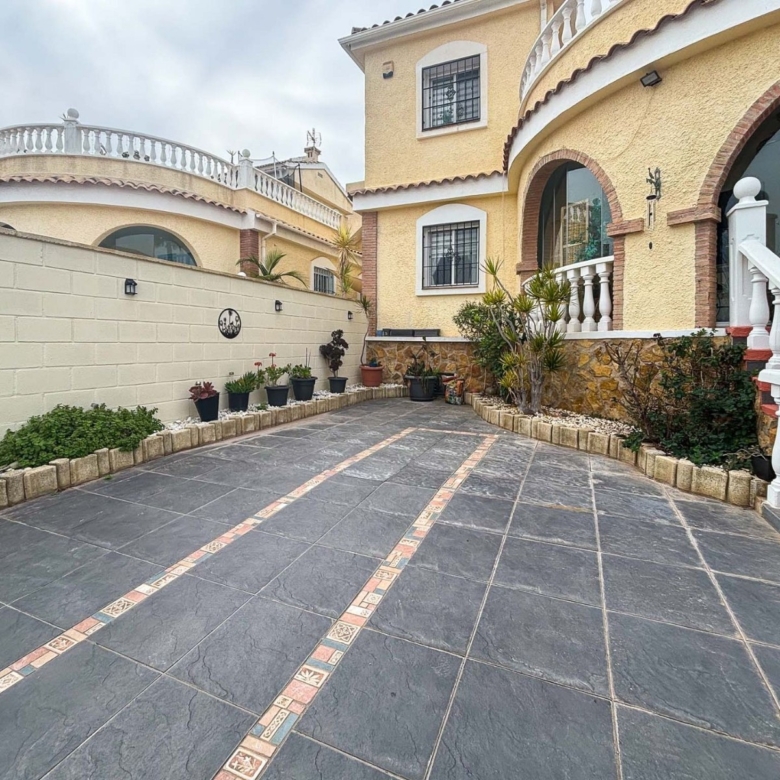Villa in Monforte del Cid (Ref: 3016 2494)