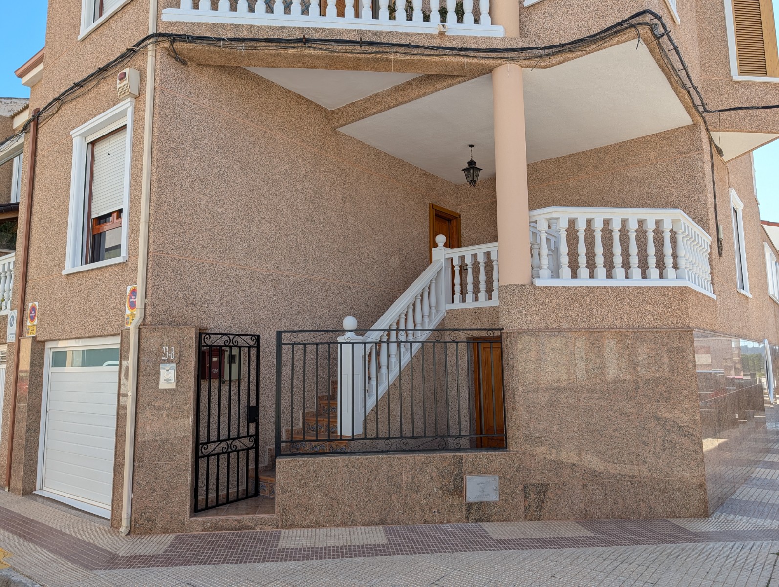 Townhouse in Sax (Ref: 23203)