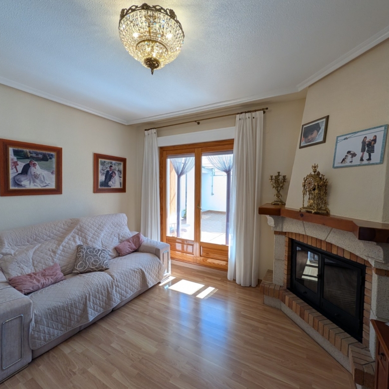 Townhouse in Sax (Ref: 23203)