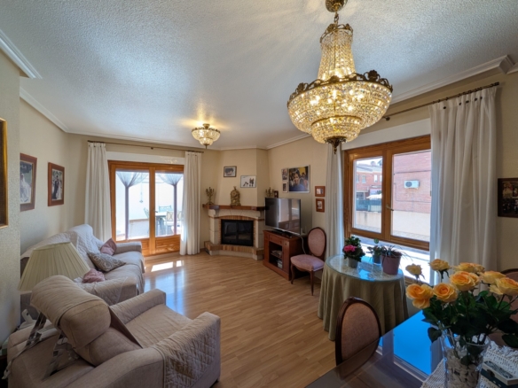 Townhouse in Sax (Ref: 23203)