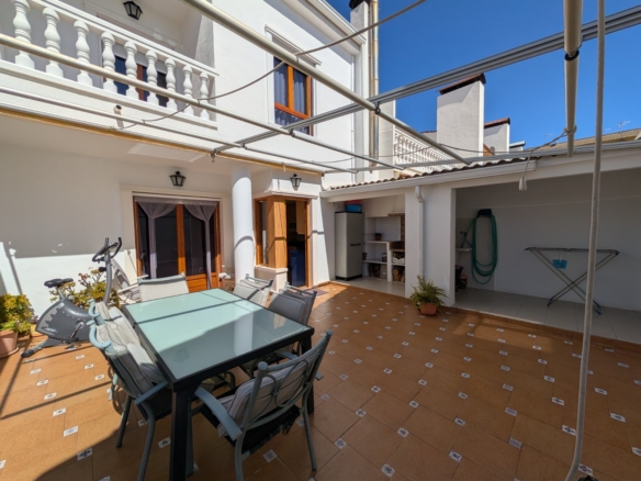 Townhouse in Sax (Ref: 23203)