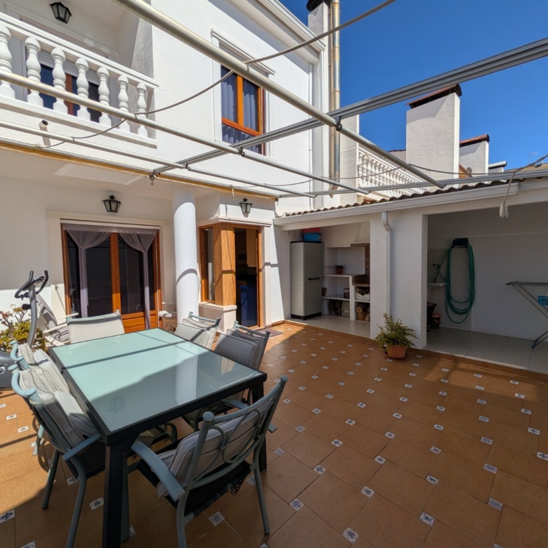 Townhouse in Sax (Ref: 23203)