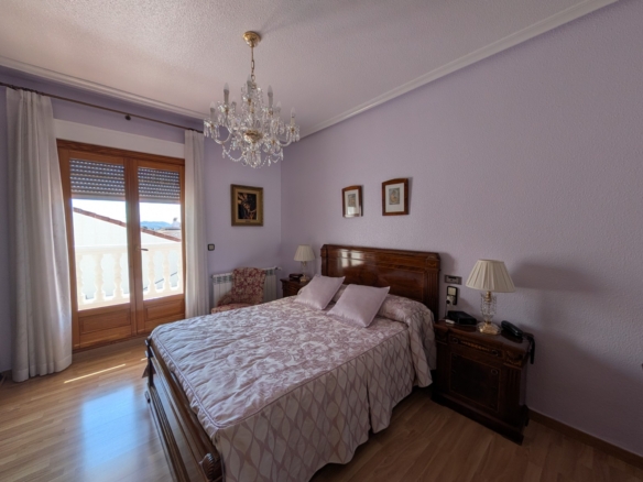 Townhouse in Sax (Ref: 23203)