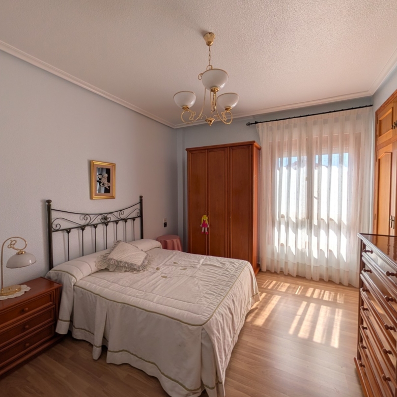 Townhouse in Sax (Ref: 23203)