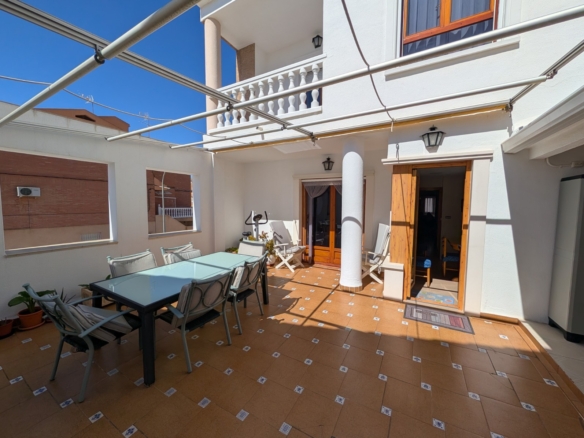 Townhouse in Sax (Ref: 23203)