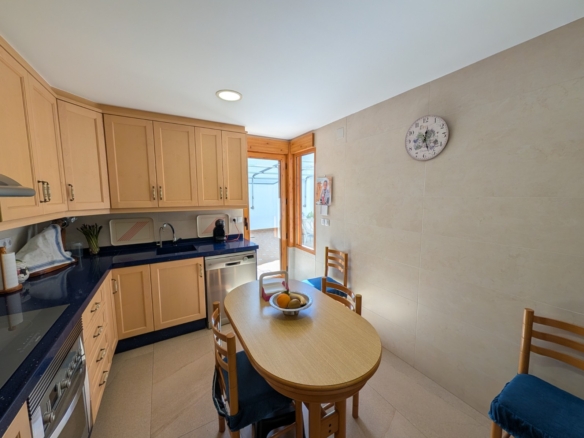 Townhouse in Sax (Ref: 23203)