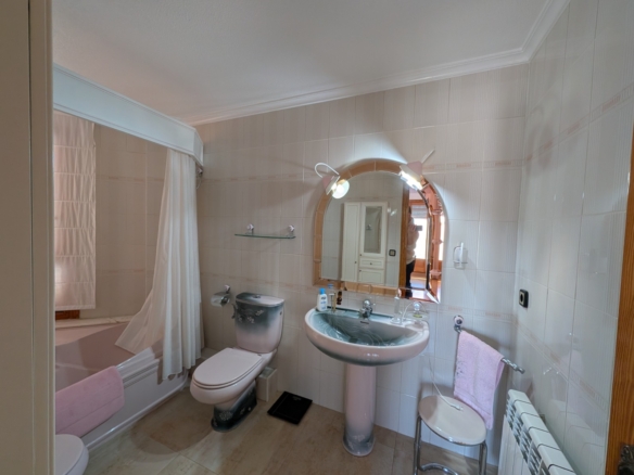 Townhouse in Sax (Ref: 23203)
