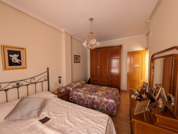 Townhouse in Sax (Ref: 23203)