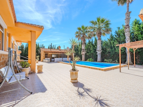 Country Property in Rojales (Ref: DLF137)