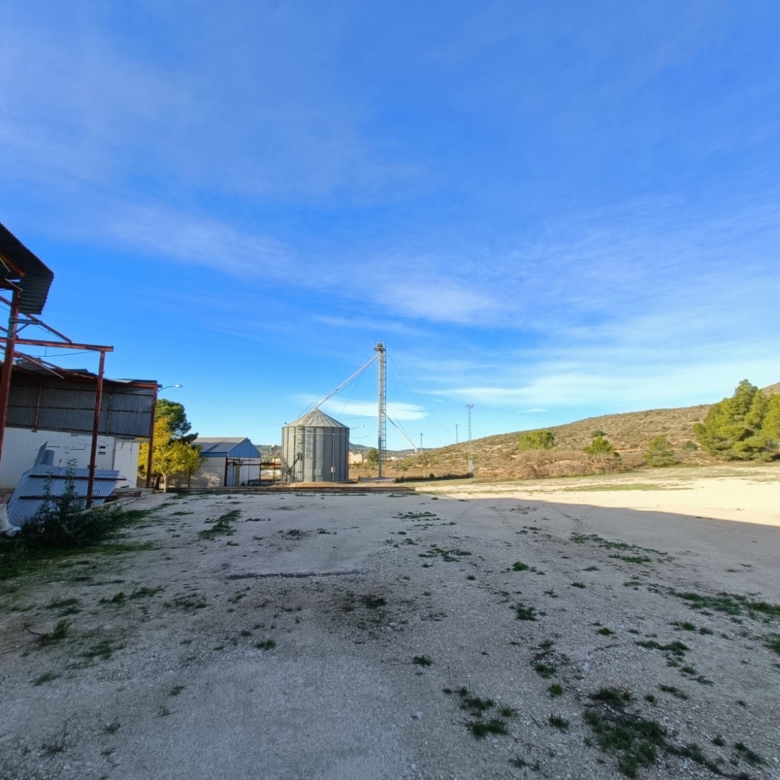 Commercial in Hondón de los Frailes (Ref: AM-BODEGA)
