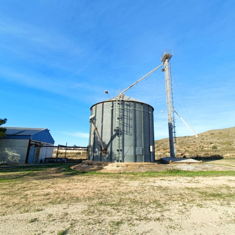Commercial in Hondón de los Frailes (Ref: AM-BODEGA)