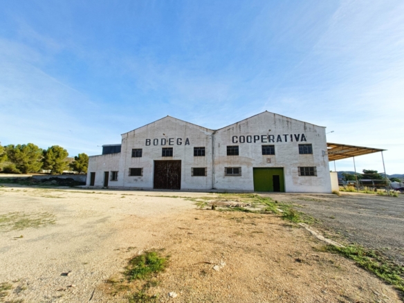 Commercial in Hondón de los Frailes (Ref: AM-BODEGA)