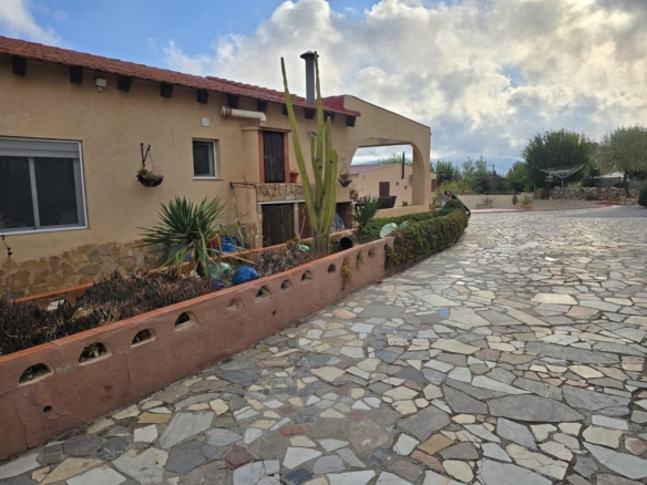 Villa in Sax (Ref: 5039 IVD13830)