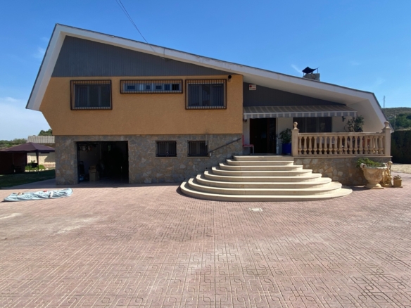 Villa in Petrer (Ref: 9013 GM7256)